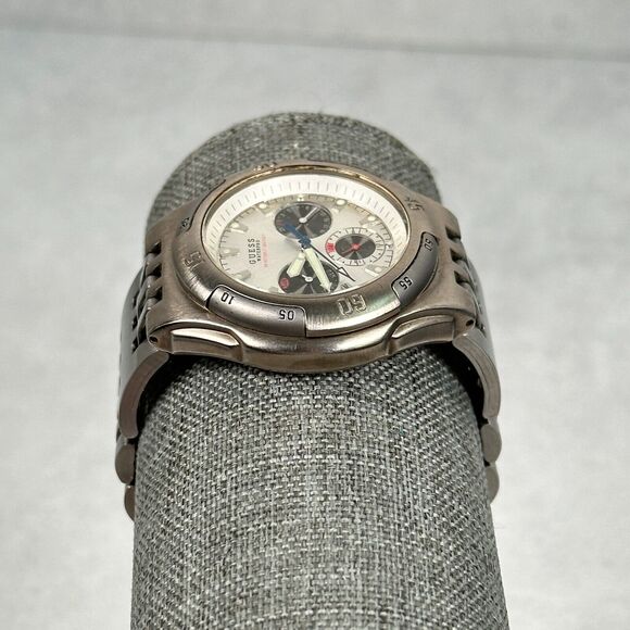 Guess Watch Womens 38mm Round Waterpro Silver Tone Day Date 6.5" New Battery - Picture 3 of 10